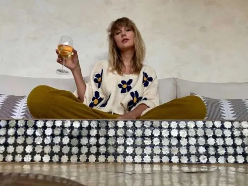 Taylor Swift rediseña su disco ‘Folklore’ tras ser acusada de plagio