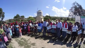 Néstor Camarillo entrega 100 sistemas de biodigestores