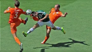 Futuro de Héctor Herrera podría estar en el Liverpool