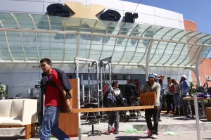 Desalojan y roban pertenencias a clientes del Exersite