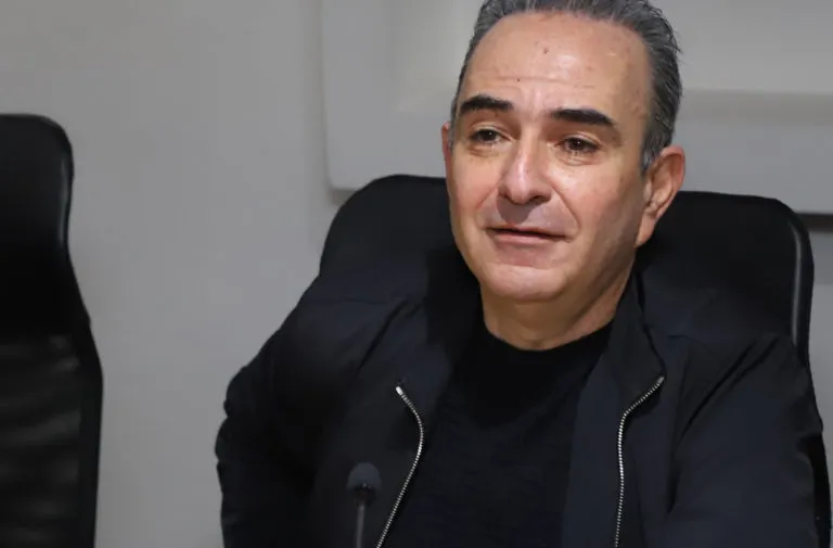 Estefan Chidiac llega a la SEP y el blues de Melitón