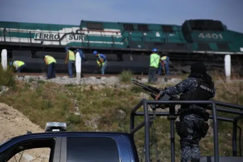 Tras bloqueo de maestros del SNTE, Grupo México pide a gobierno estatal liberar vías del tren