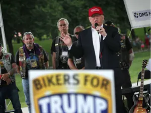 Donald Trump aumenta su cartera de enemigos en su partido