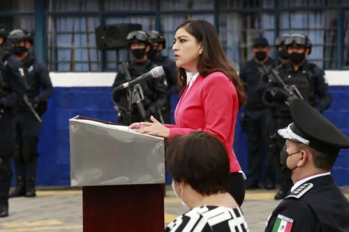 Reconocen a policías fallecidos en el cumplimiento de su deber en el marco del Día del Policía