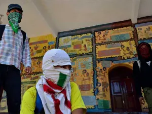 CETEG protesta en la 35 zona militar en Chilpancingo