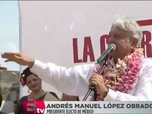 Promete López Obrador apoyos a damnificados por sismos