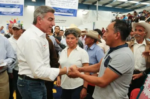 Entrega Tony Gali apoyos al campo en San Martín Texmelucan