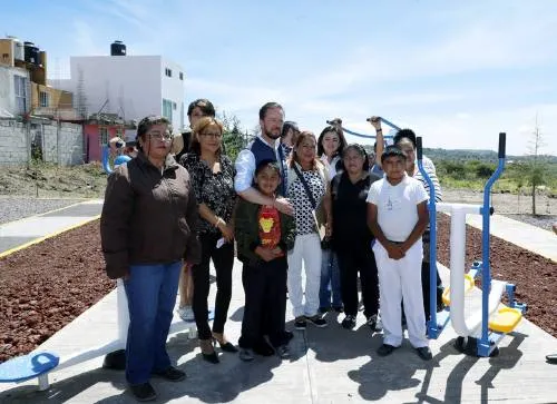 Luis Banck entregó gimnasios al aire libre y juegos infantiles en juntas auxiliares del municipio