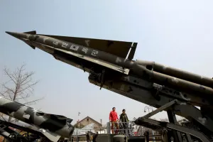 Corea del Norte lanza nuevo misil; van cinco en tres días