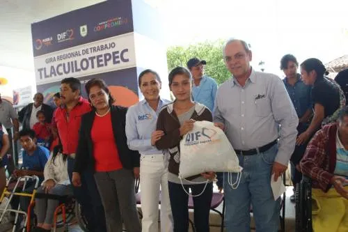 Garantiza Dinorah López seguridad alimentaria de familias en Tlacuilotepec