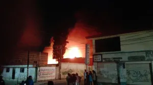 Se registra incendio en fábrica de algodón en la Miguel Hidalgo