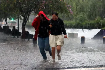 Lluvia deja anegaciones e inundaciones en distintos puntos de la ciudad de Puebla