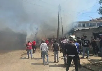 Cortocircuito provoca incendio en recicladora de Texmelucan; Protección Civil evalúa daños