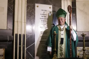 En Catedral de Puebla exhiben reliquias de santos y criptas de obispos
