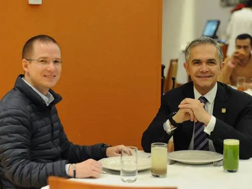 Mancera y Anaya se reúnen en restaurante del Centro Histórico