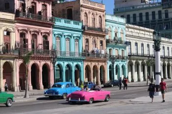 Cuba levanta la cuarentena para los visitantes