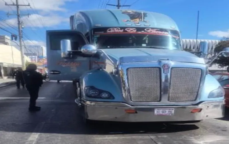 recuperacion-tractocamion-robado-col-adolfo-lopez-mateos