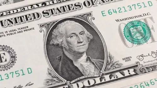 Dólar cierra en 23.13 pesos; BMV cae tras proyección de FMI