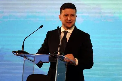 Ucrania ofrece a Rusia un retorno a la paz tras inicio de ataques