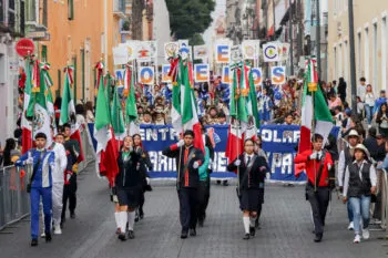 Conmemoran en Puebla el 114 aniversario de la Revolución Mexicana con desfile cívico-militar