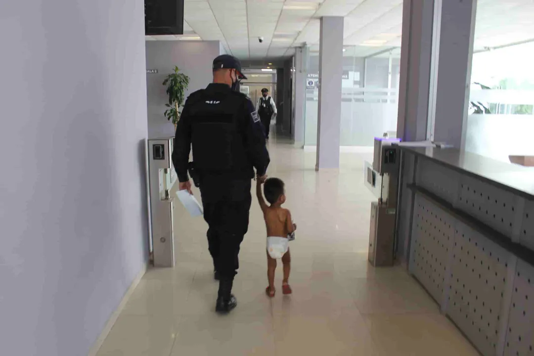 Encuentran a niño de dos años deambulando por calles de Nuevo León