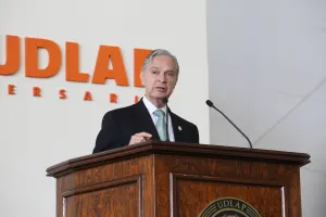 Profesionistas deben guiar sus vidas con valores: UDLAP