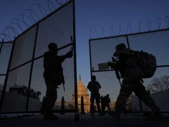 Guardia Nacional de EU seguirá en el Capitolio