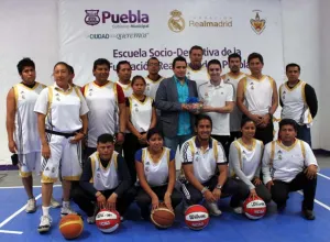 Entrenadores reciben certificados curriculares