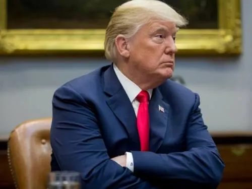 Nuevamente Trump ataca a CNN; sugiere a AT&T despedir a Jeff Zucker