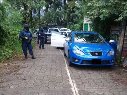Policía estatal y municipal de Xicotepec aseguraron a tres hombres por delitos contra la salud