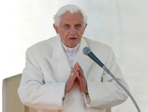 Revelan que Benedicto XVI sufre ceguera parcial desde 1994