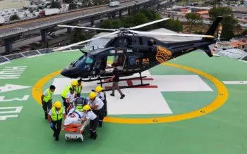 Trasladan por vía aérea a hombre herido tras caer de un barranco en Cuetzalan