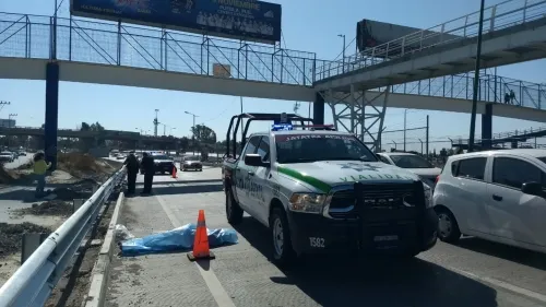 Muere atropellado hombre sobre Periférico Ecológico a metros de puente peatonal