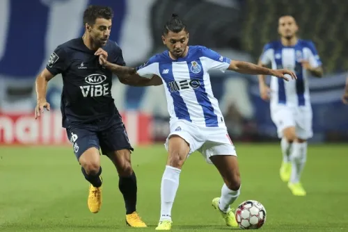 Tecatito Corona es considerado el mejor jugador en la Primeira Liga de Portugal