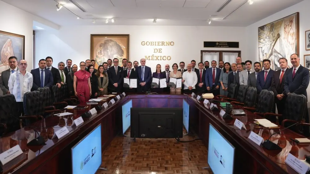 Sheinbaum renueva acuerdo voluntario con gasolineros para combatir inflación y carestía
