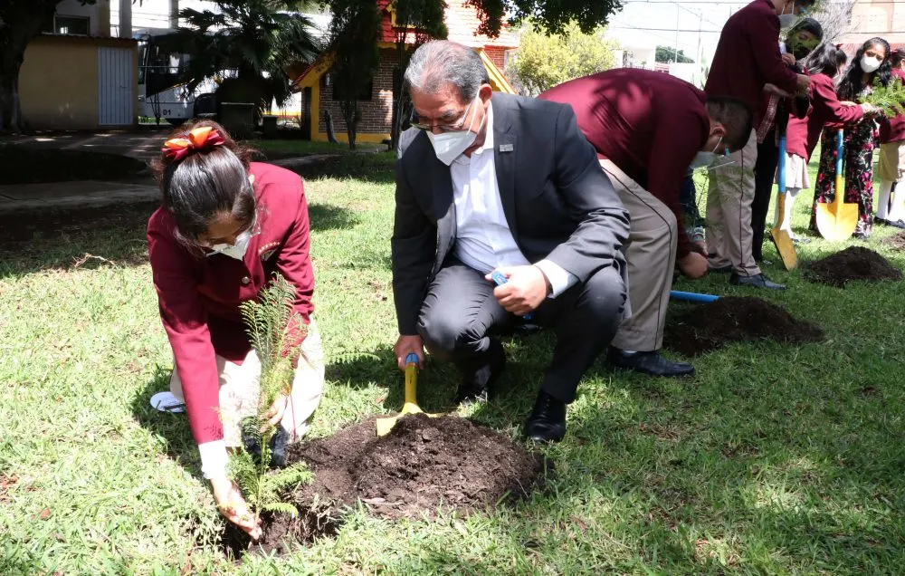 Pone en marcha SEP programa “Regresa a la Escuela con un Árbol”