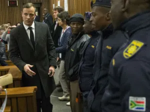 Condenan a Oscar Pistorius a seis años de cárcel
