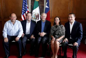 RMV expone ventajas de Puebla ante el gobernador de Texas