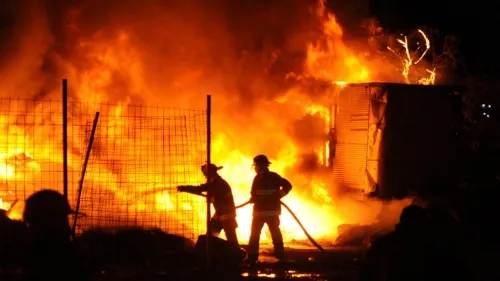 Se registra incendio en tiradero de llantas en Tultitlán