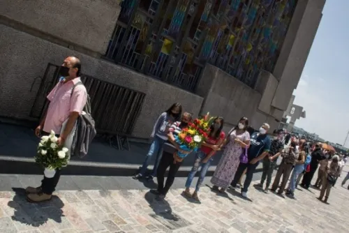 Iglesia cuestiona actuación de la gente ante virus