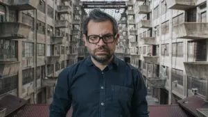 La ?casa embrujada? donde un artista mexicano exhibe sus pesadillas sobre EE.UU.