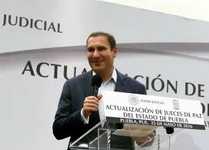 RMV se reúne con jueces de paz del estado