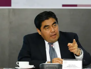 Barbosa va por gubernatura en 2018; apoyará a Lozano para la mini