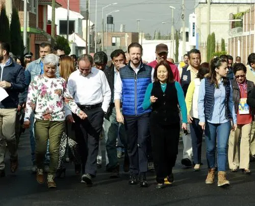 Luis Banck entregó tres vialidades pavimentadas a vecinos de Satélite Magisterial