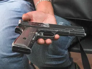 Llegan a diario dos mil armas ilegalmente de EU a México: Estudio