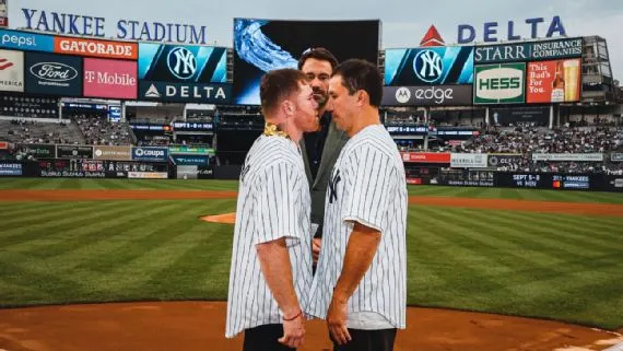 Saúl ‘Canelo’ Álvarez lanza la primera bola en juego de NY Yankees