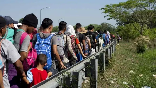 Flujos migratorios de México a EU se han reducido 36% en primeros 45 días: Ebrard