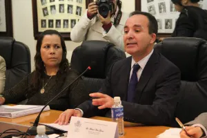 Fallido operativo contra ambulantes provoca renuncia en SFA