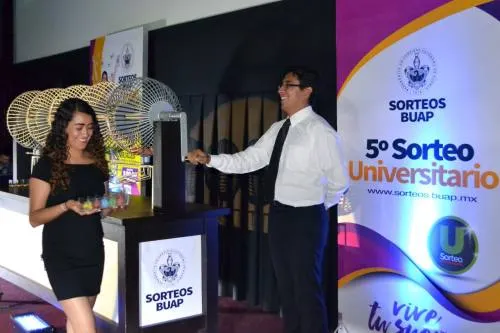 Se lleva a cabo sorteo de colaboradores en la BUAP