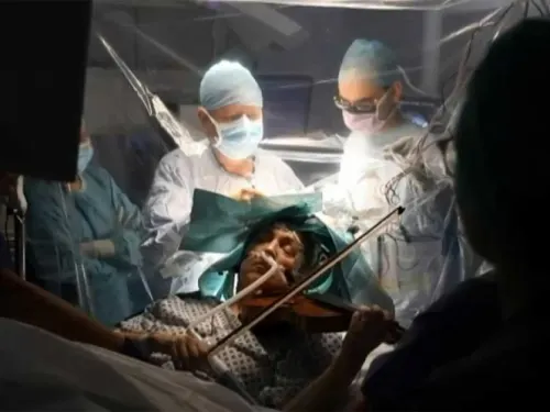 Toca el violín mientras le extirpan un tumor cerebral